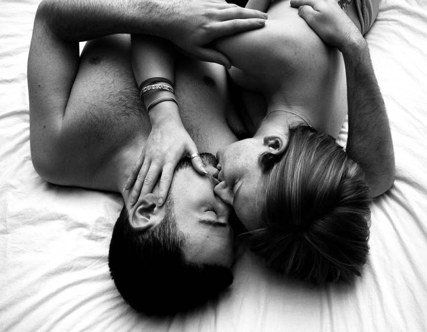 Нарисованная девушка с языком