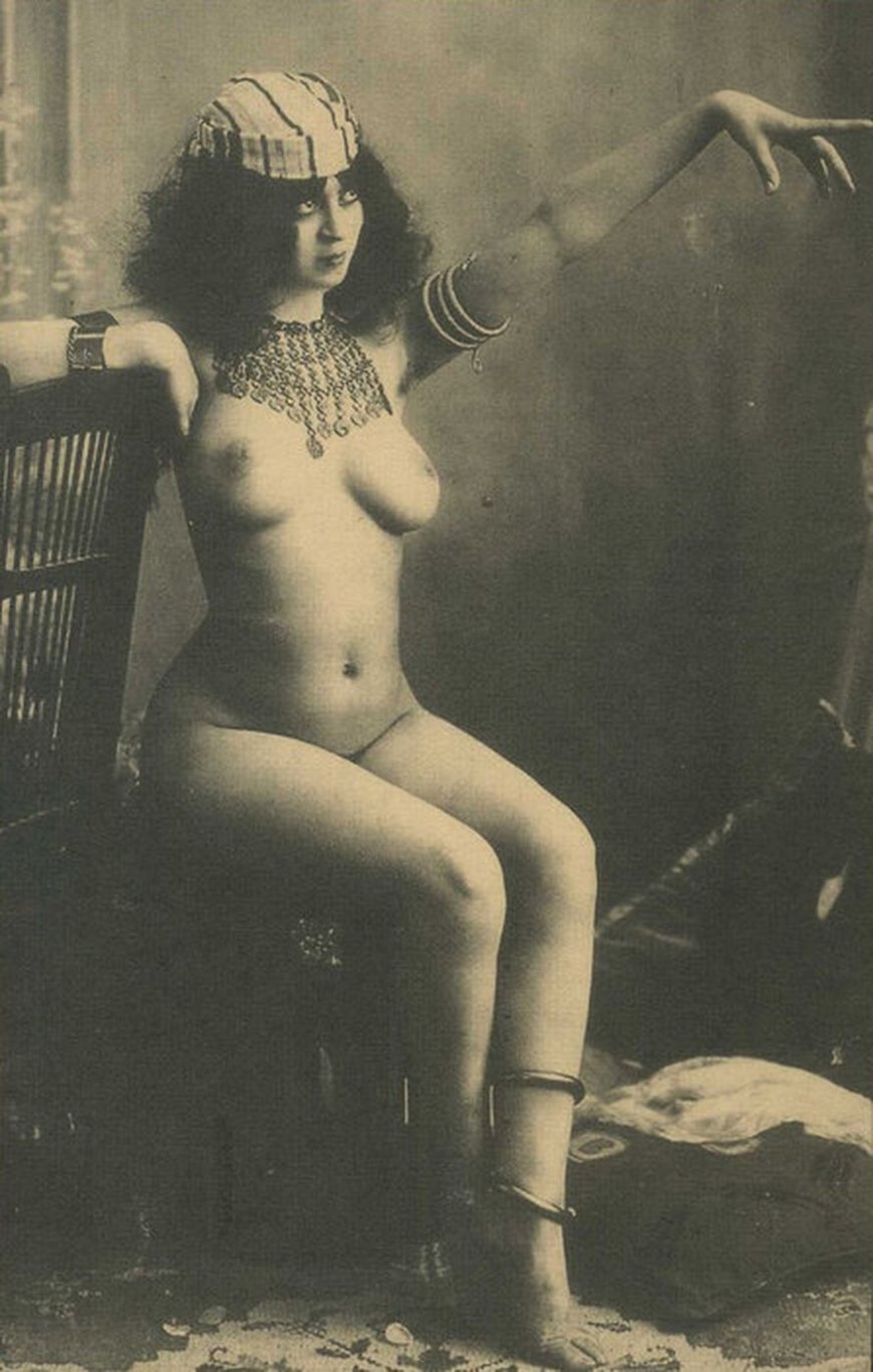 Старинные. Голые. Женщины