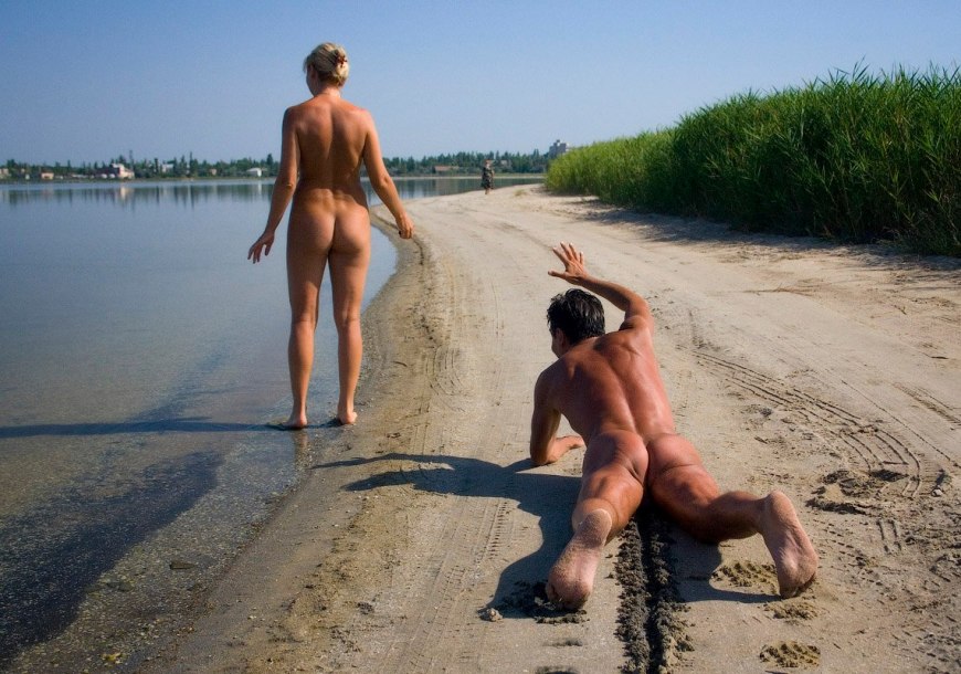Красивые голые парни на природе