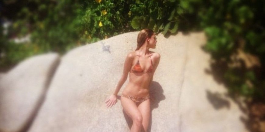 Эйза Гонсалес обнажёнка