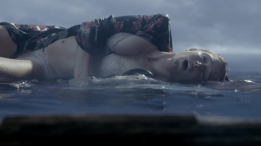 Сара Лэнс голая