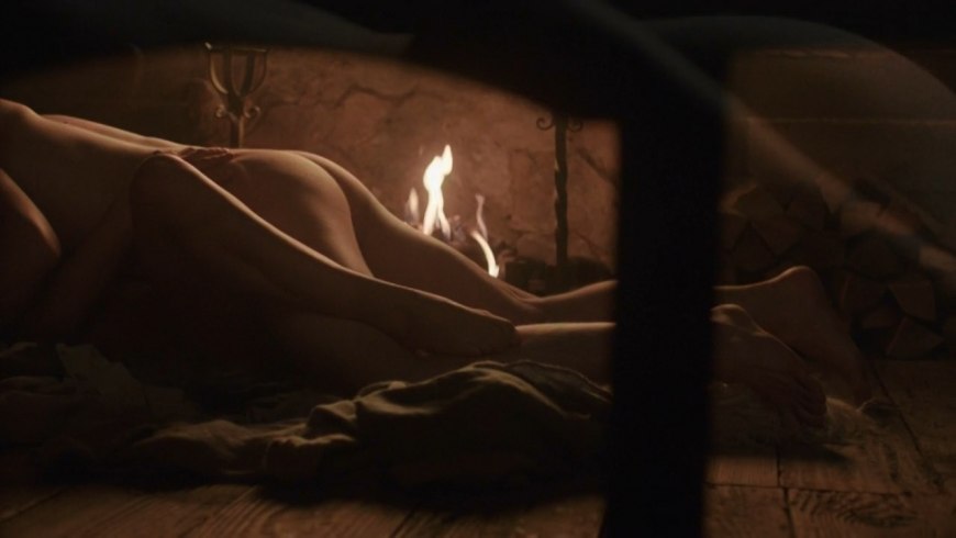 Голые сиськи Шарлотта Кирк