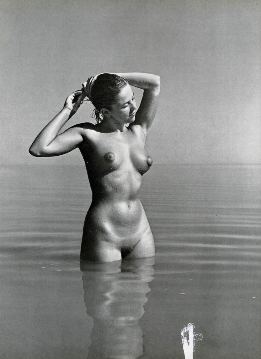 Голые молодые советские женщины