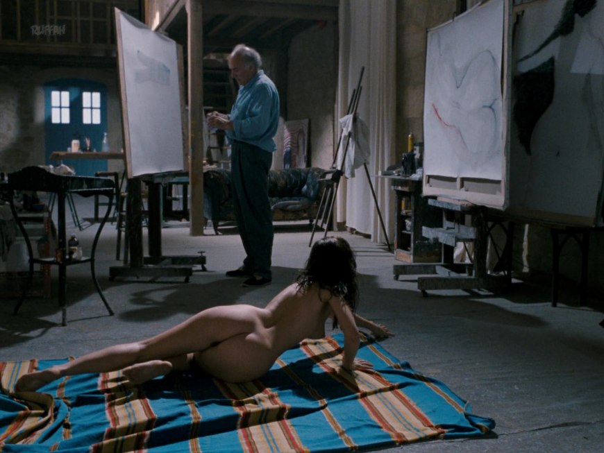 Эммануэль Беар в задницу