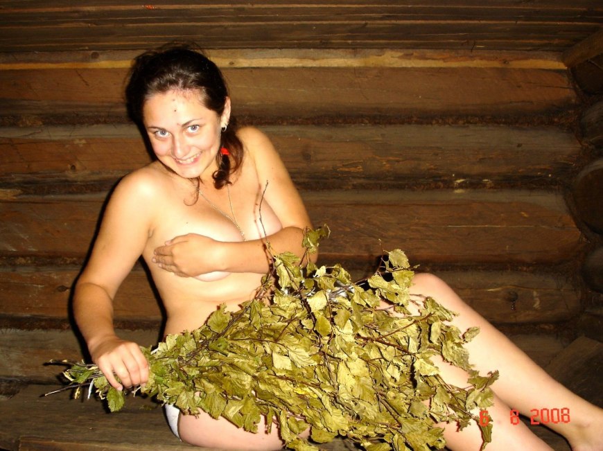 Голые девки возле бани деревня