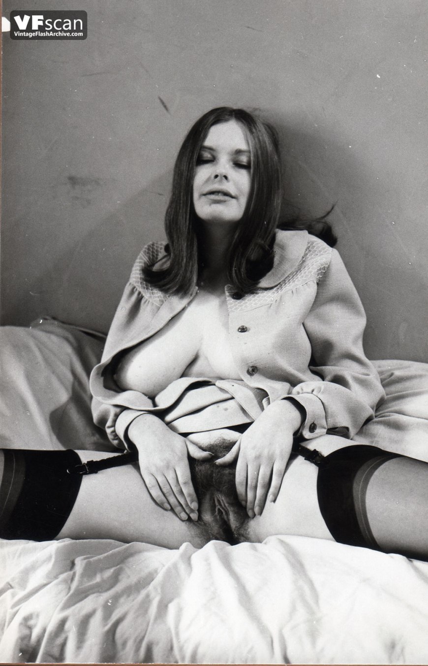 Под юбкой ретро волосатые ретро