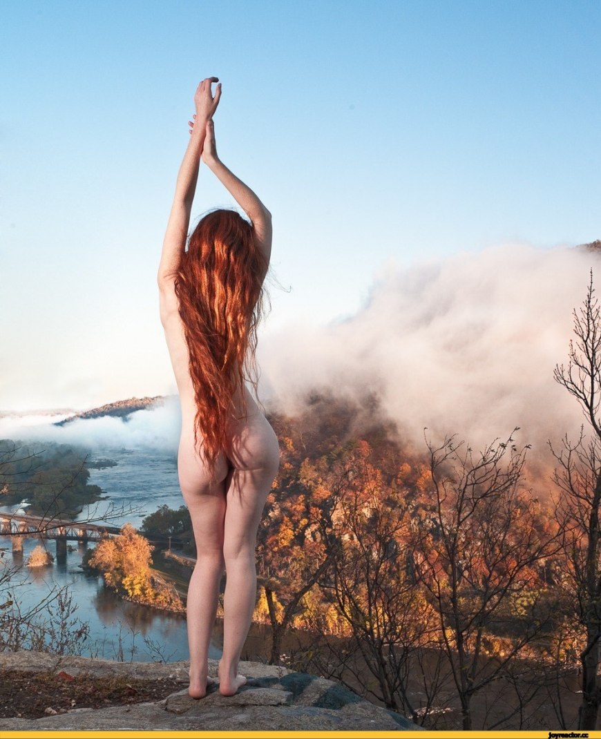 Голые брюнетки с вьющимися волосами