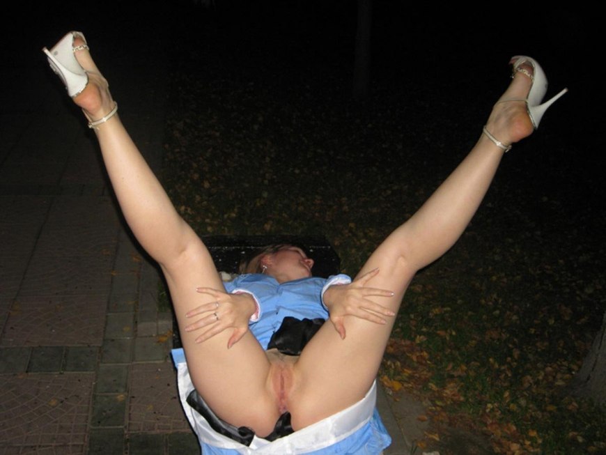 Голые женщины спят в поезде