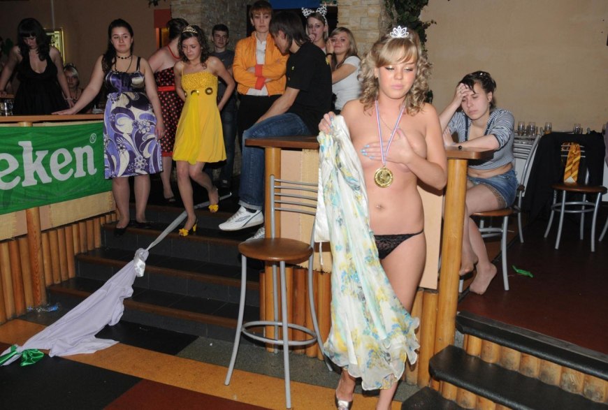 Выпускной голые девчонки