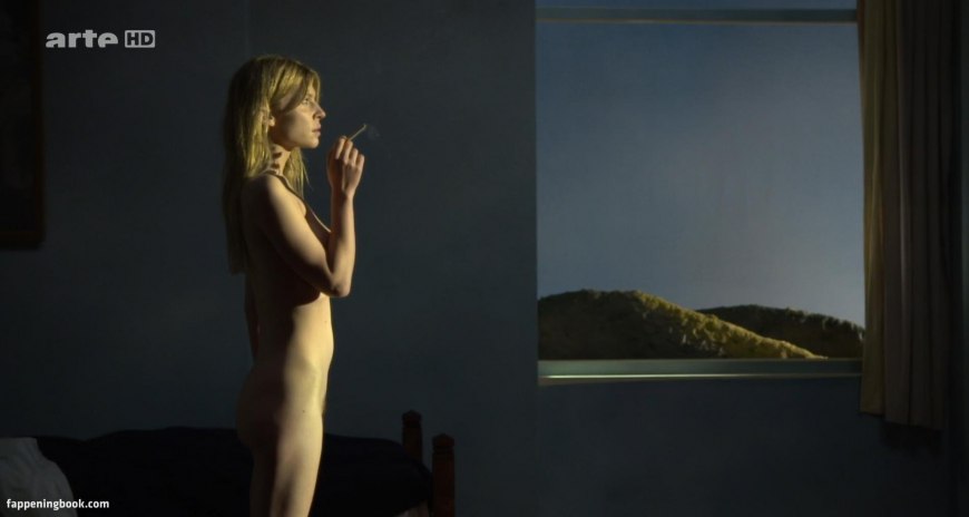 Клеманс Поэзи голая Гарри Поттер