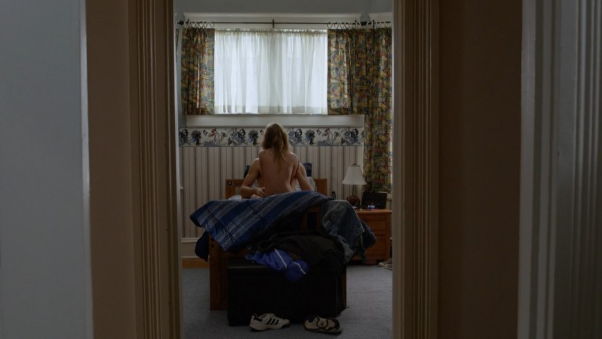 Актриса Бритт Робертсон ню