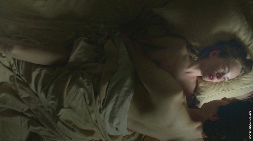 Бритт Робертсон голая в кино