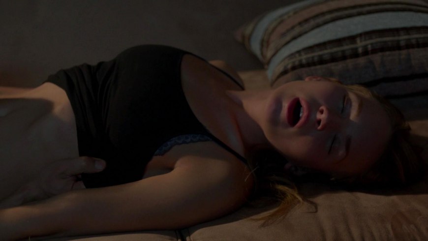 Бритт Робертсон в Нижнем белье