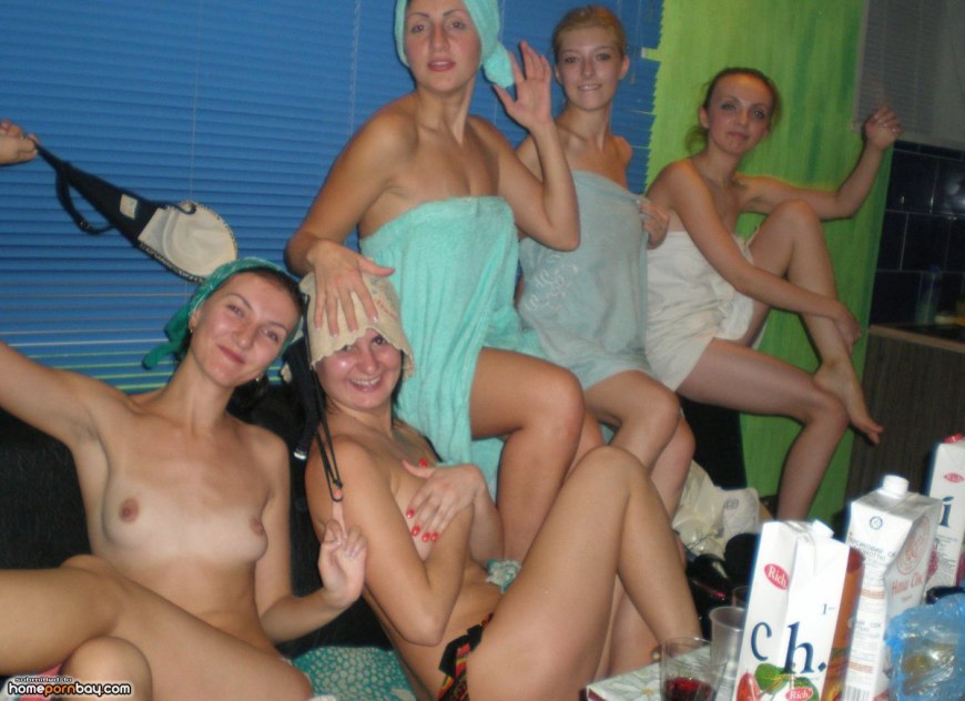 Много голых девок в бане