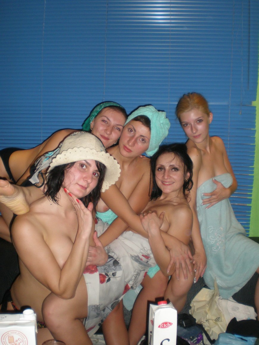 Голые девки на девишнике