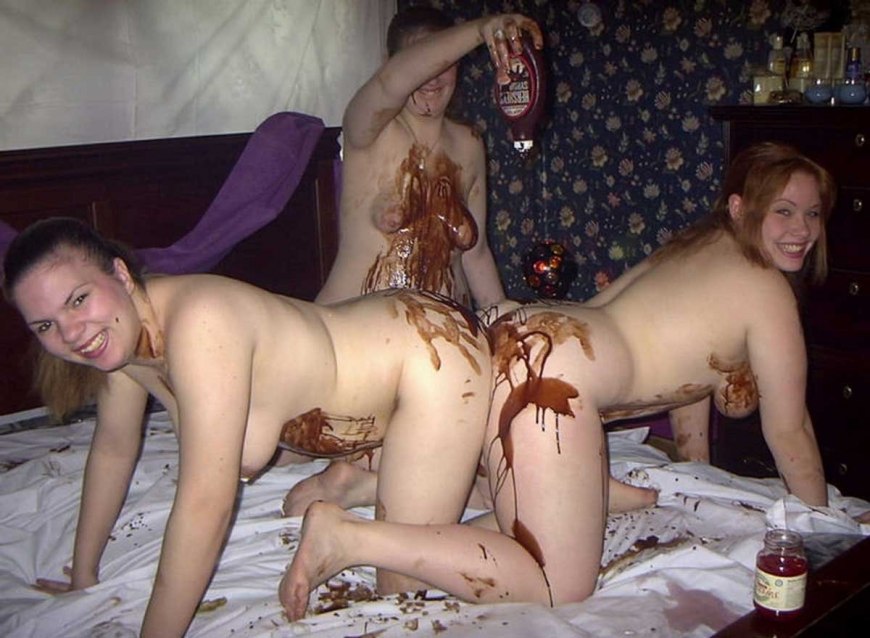 Петарды в заднице у девушек