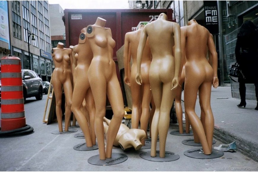 Много красивых девушек ню