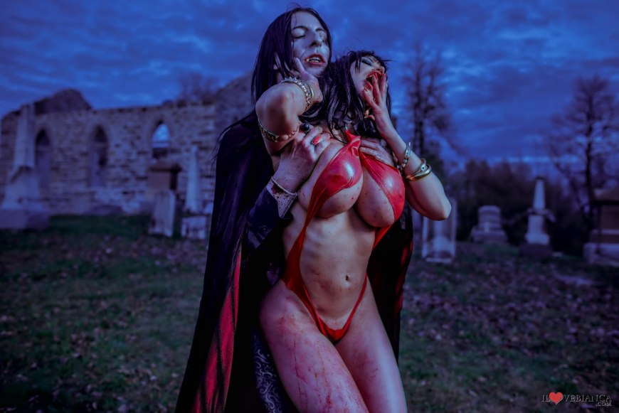 Хоррор с большими грудями