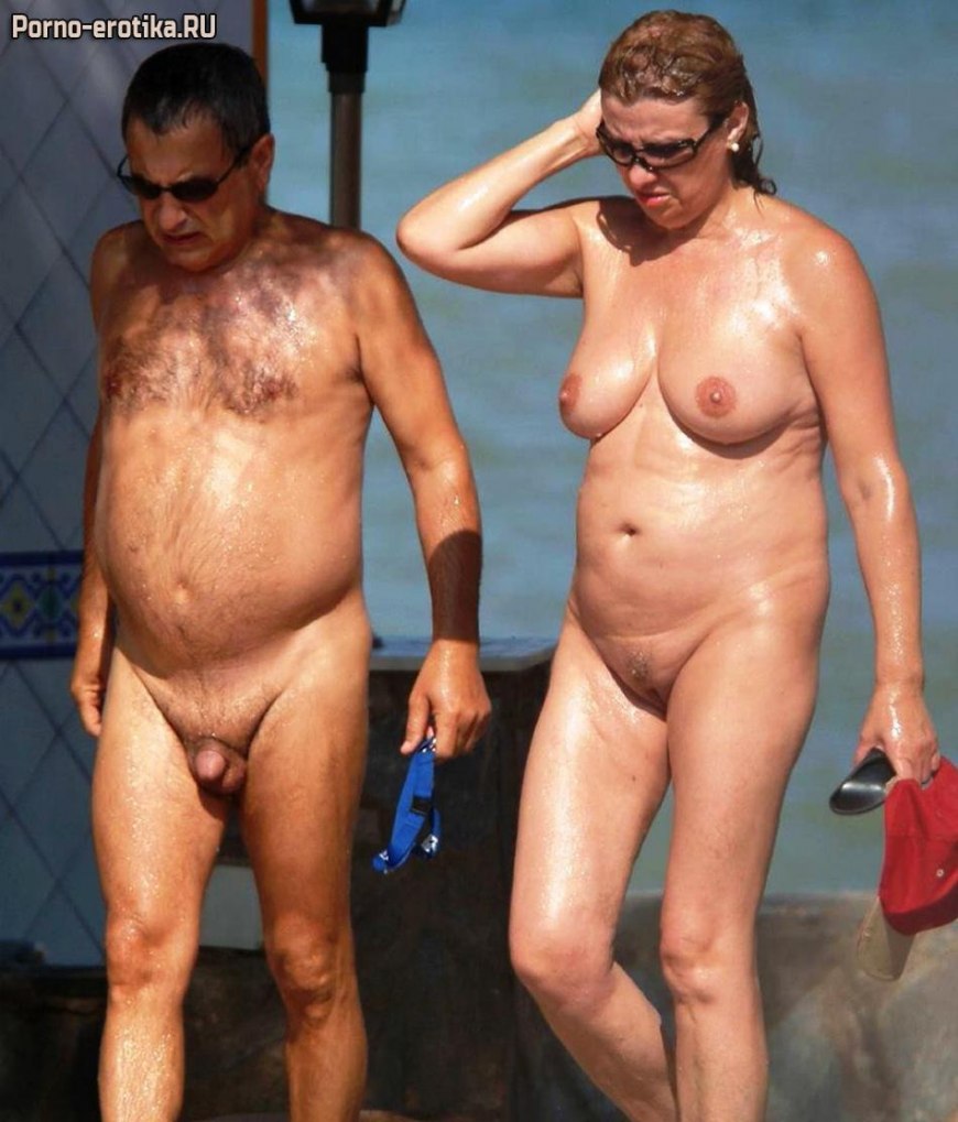 Небритые ретро нудистки