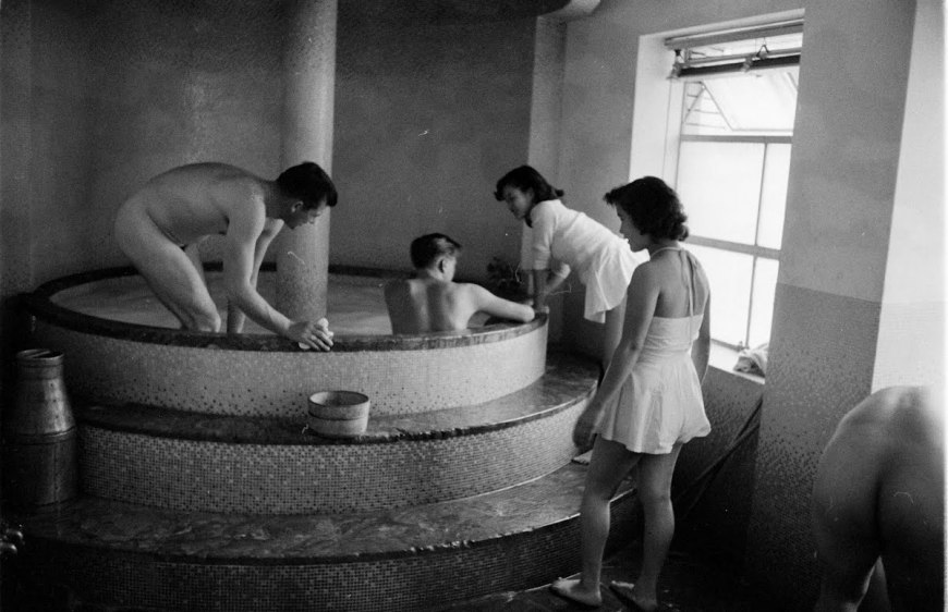 Женщины голышом в публичных банях