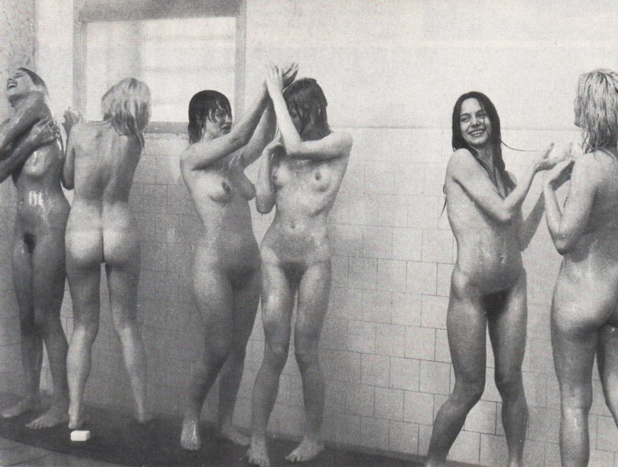 Голые волосатые женщины в бане ретро
