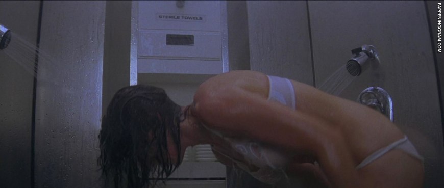 Amanda Corey без трусов голая