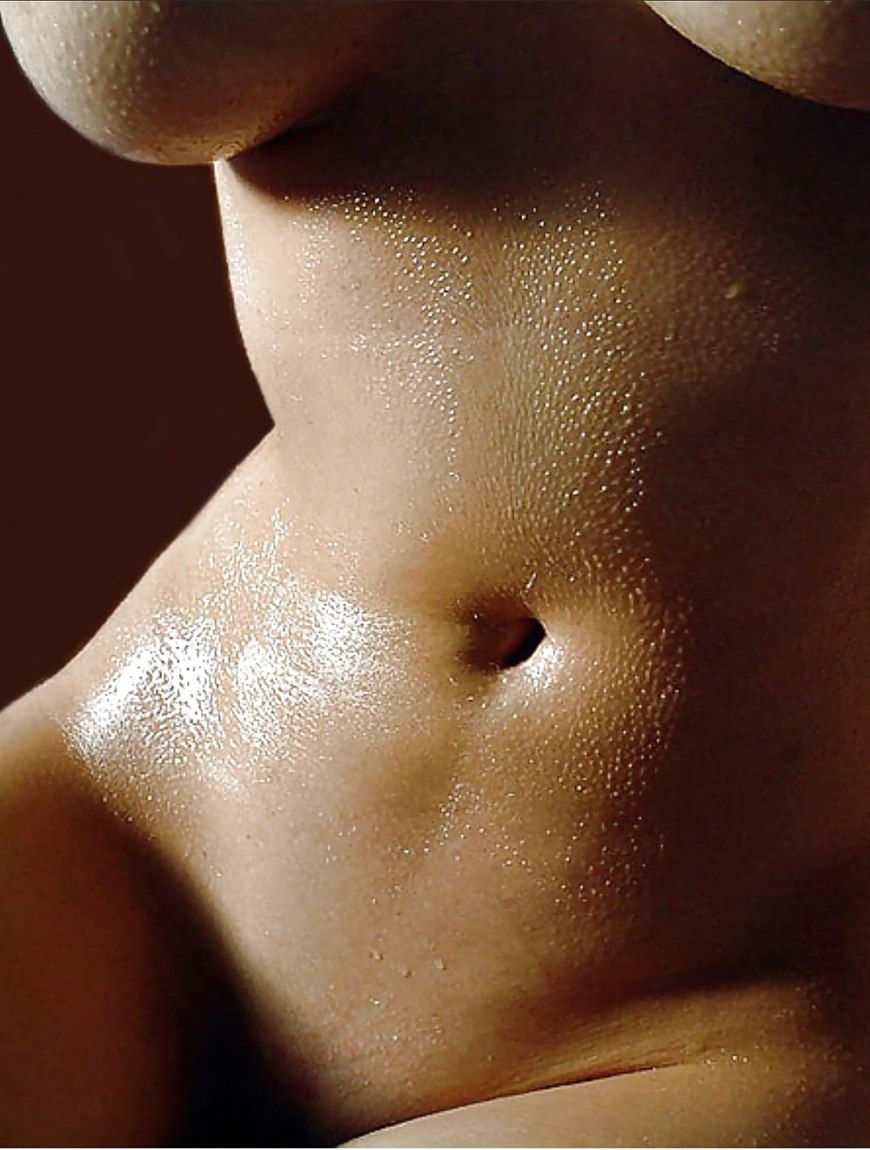 Красивый голый животик