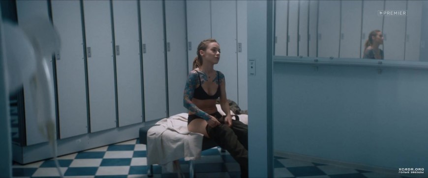 Bella Thorne shows her Fappening pussy ass