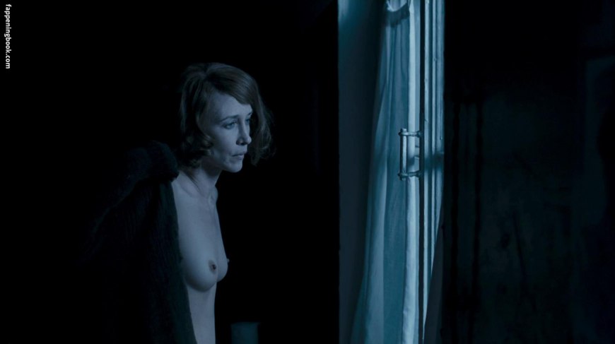 Вера Фармига без трусов