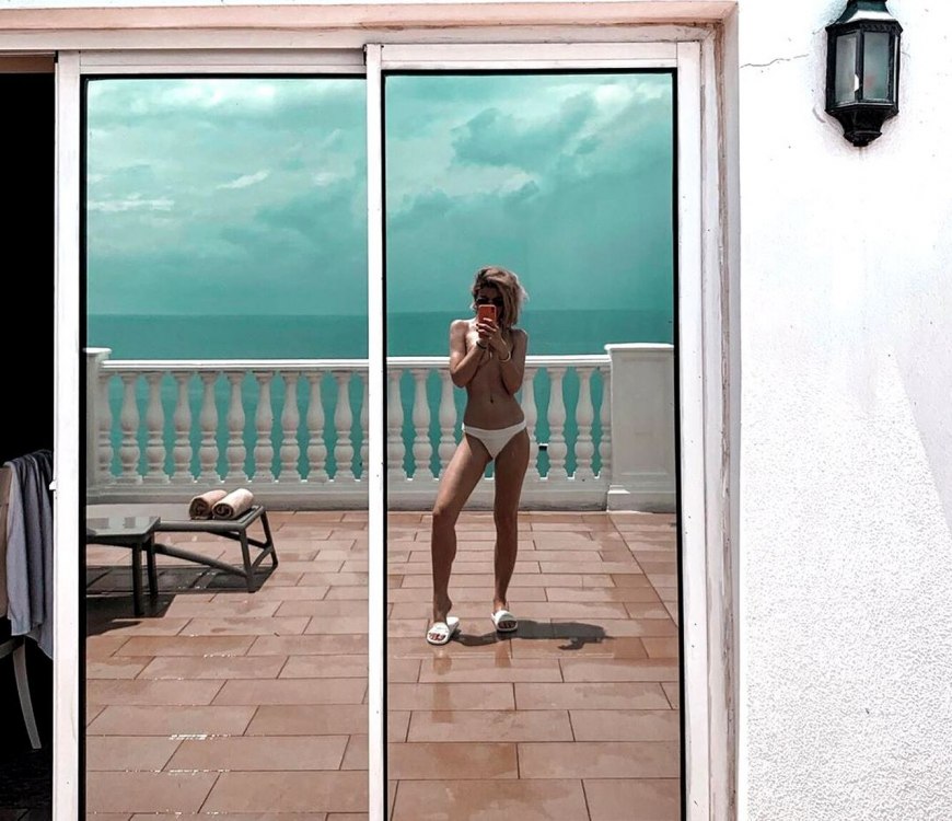 Эротические фото Юлианы Карауловой