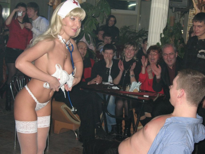 Корпоративная вечеринка в стиле ню