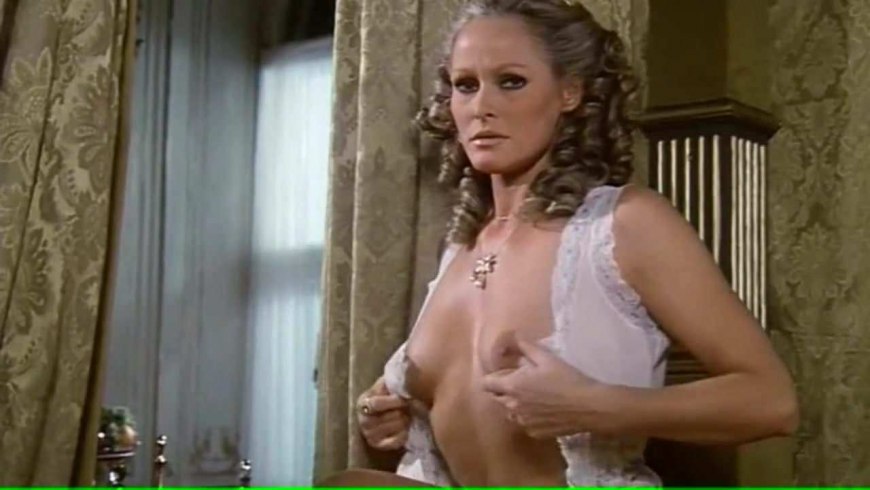 Урсула Андресс грудь