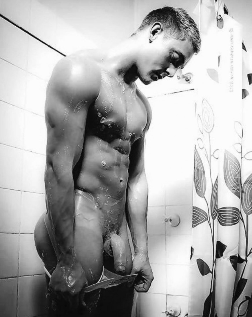 Красивый член молодого парня