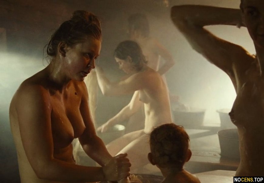 Юлия Пересильд край баня