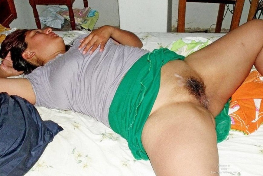 Без трусов спящая волосатая