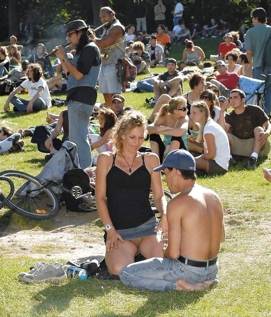 Пьяные девушки без трусов