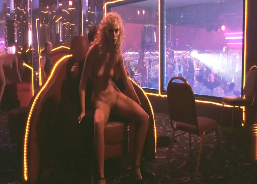 Элизабет Беркли Шоугелз стриптиз