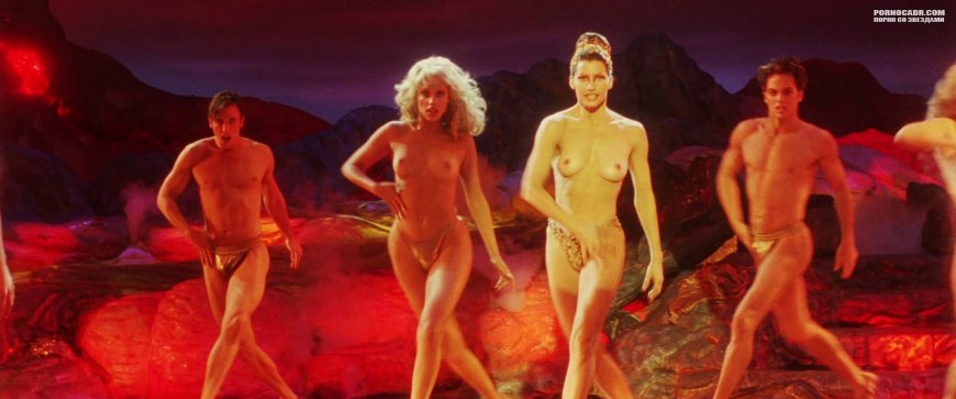 Элизабет Беркли и Джина Гершон голые