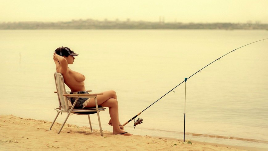 Рыбачка топлесс