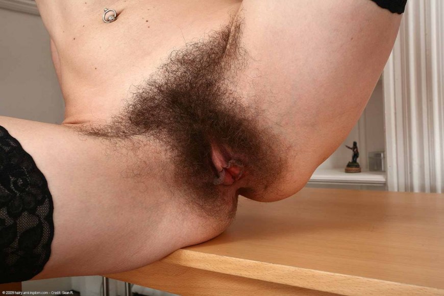 Очкастая с волосатой вагиной