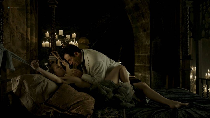 Лесбийские ласки Шарлотты Генсбур и Мии гот