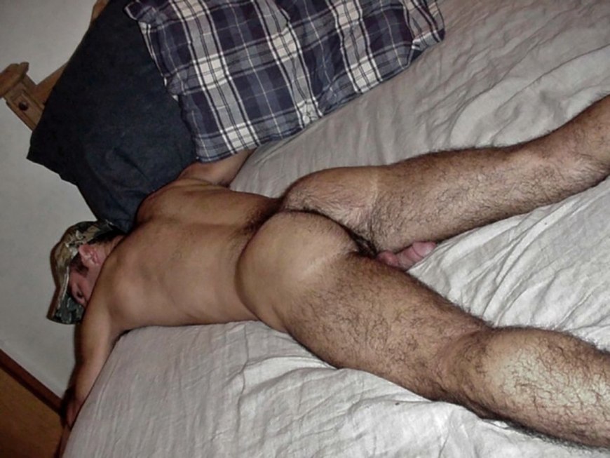 Пьяный мужик волосатый голый