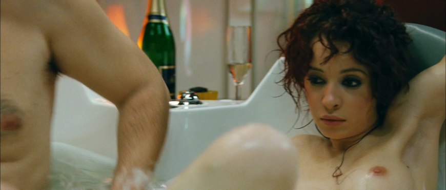 Софи ди голая с полотенцем