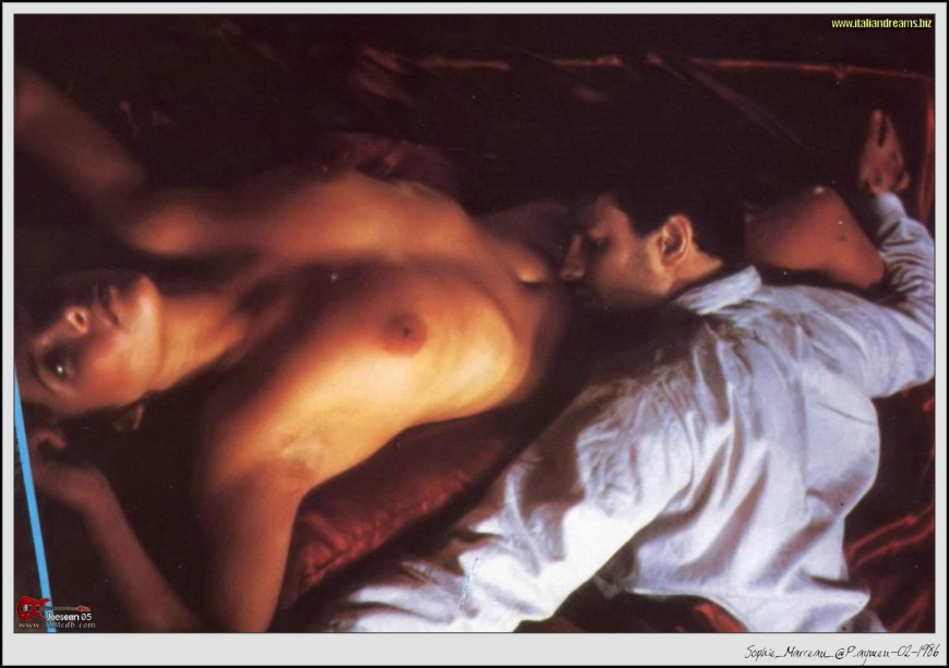 Софи Оконедо голая в фильме