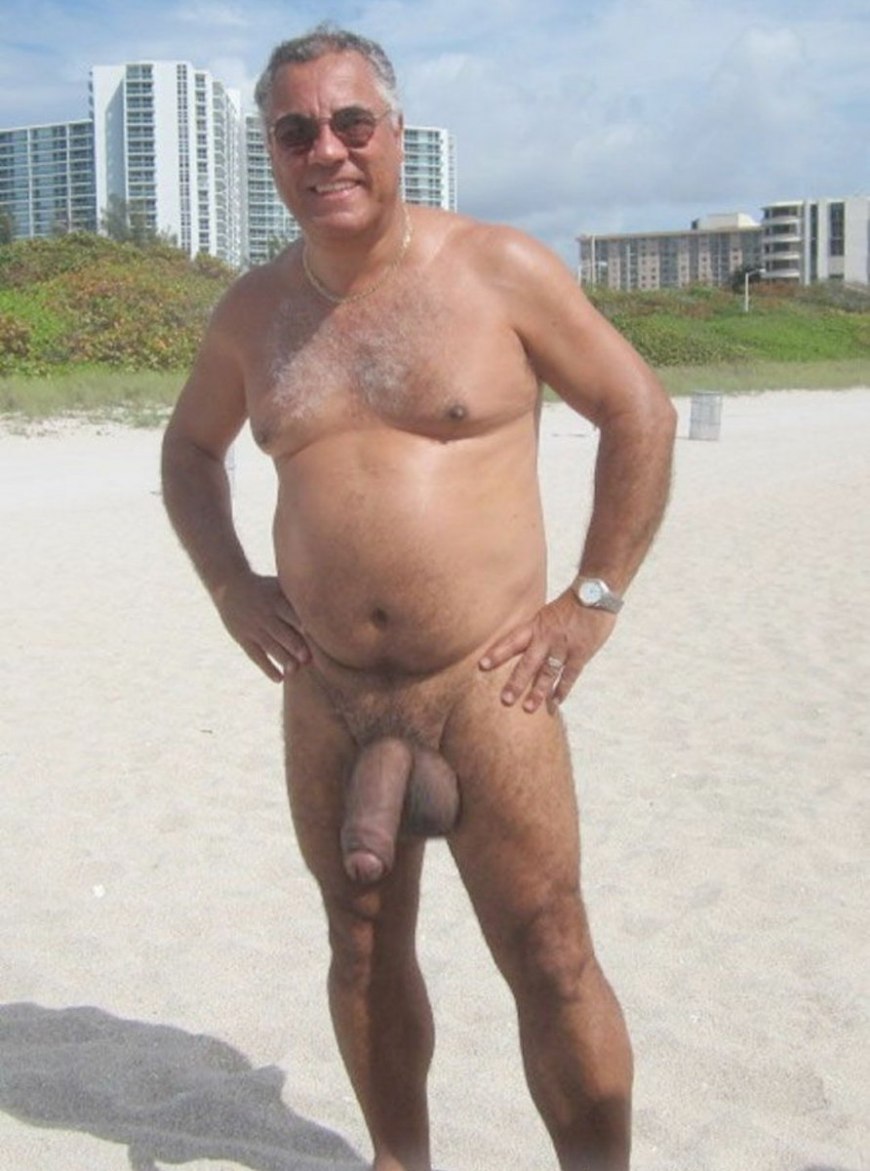 Голые мужчины с большой попой