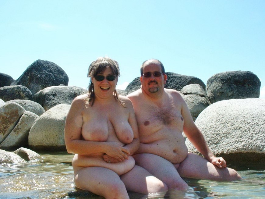 Голые супружеские пары на пляже