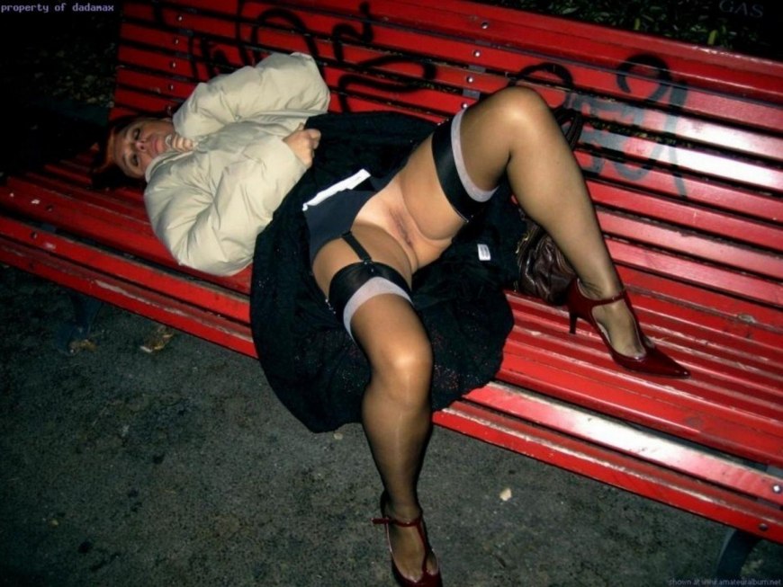 Пьяные девушки без трусов