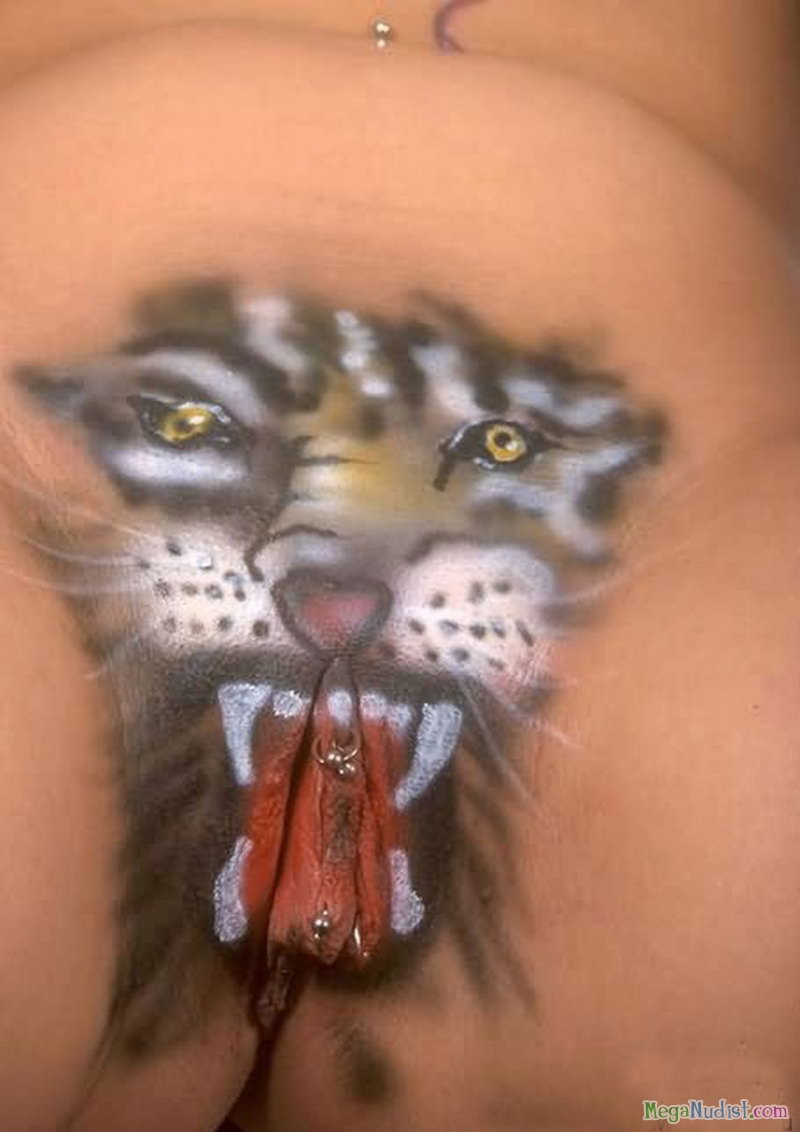 Боди-арт женщины вагина