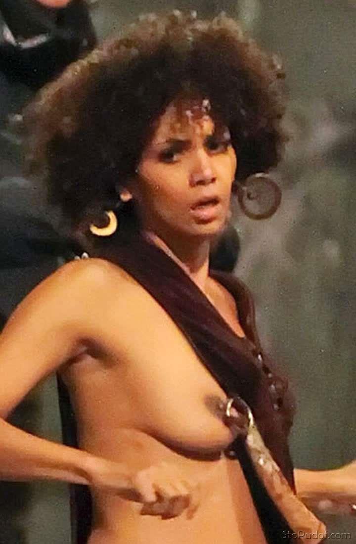 Холли Берри голые сиськи