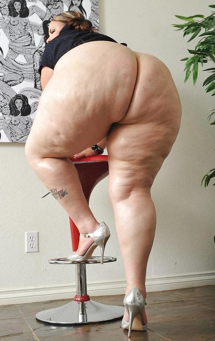 Толстушка с большой задницей